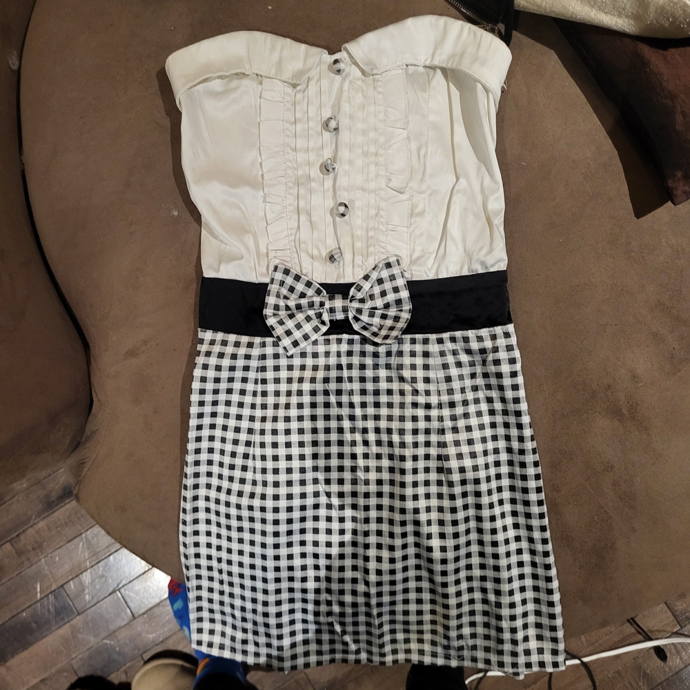 Chic Strapless Black and White Dress